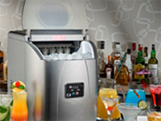 Máquina faz gelo colorido e incentiva crianças a valorizar sucos saudáveis Máquina faz gelo colorido e incentiva crianças a valorizar sucos saudáveis